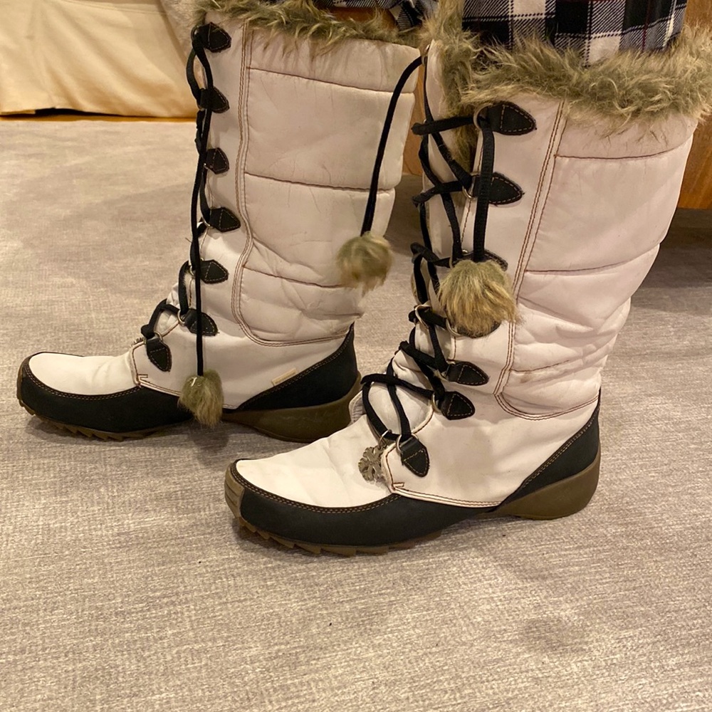 Sporto Brandy lace up white black and brown winter snow boots. Size 10